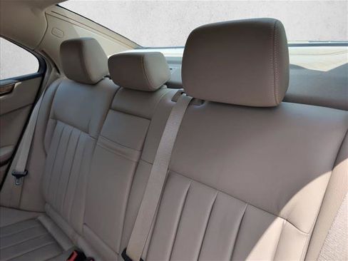 Used 2010 Mercedes-Benz E 550 Sedan image 18
