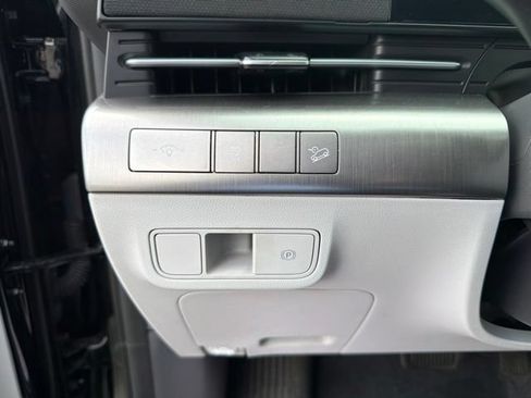 Used 2025 Hyundai Kona SEL FWD image 17