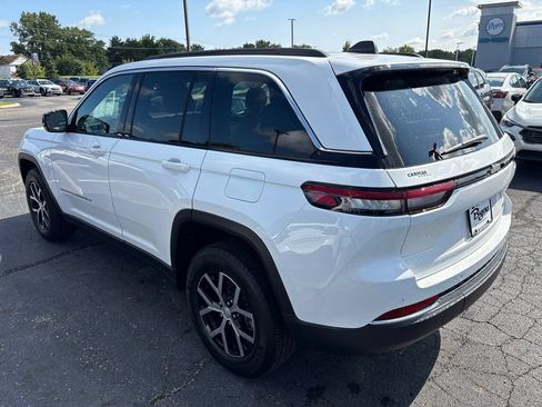 Used 2024 Jeep Grand Cherokee Limited RWD image 5