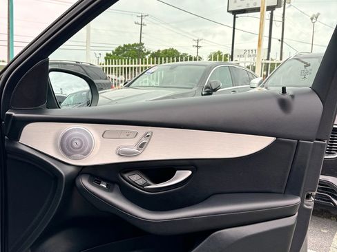 Used 2019 Mercedes-Benz GLC 300 4MATIC image 24