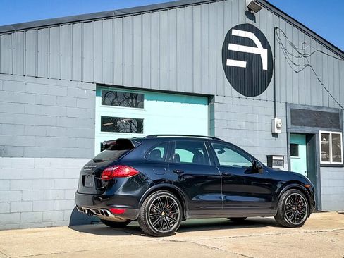Used 2014 Porsche Cayenne Turbo S AWD/4WD image 7