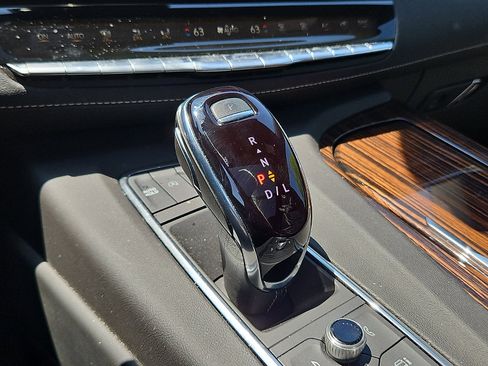 Used 2023 Cadillac Escalade Premium Luxury AWD/4WD image 15