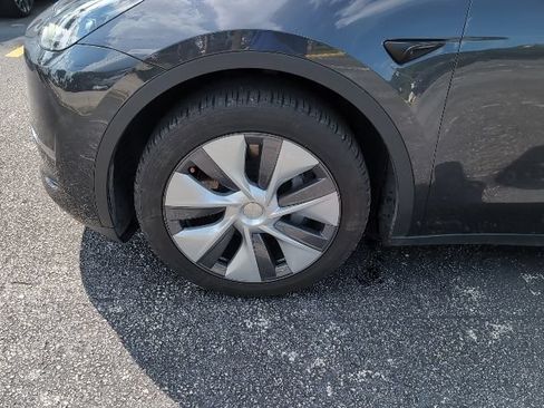 Used 2025 Tesla Model Y Long Range RWD image 7