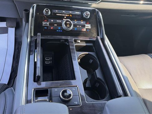 Used 2018 Lincoln Navigator Reserve w/ Technology Package AWD/4WD image 23