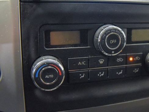 Used 2021 Nissan Frontier SV w/ Midnight Edition Floor Mats image 15