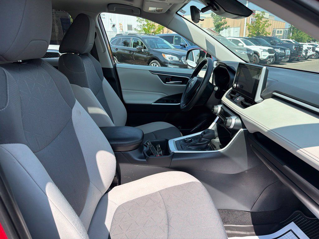Used 2024 Toyota RAV4 XLE w/ Convenience Package AWD/4WD image 14