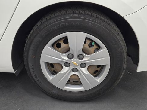 Used 2018 Chevrolet Cruze LS image 5