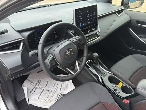 Used 2025 Toyota Corolla SE w/ SE Premium Package FWD image 14