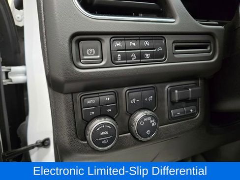 Used 2022 Chevrolet Tahoe Z71 w/ Z71 Off-Road Package AWD/4WD image 19