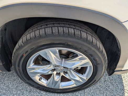 Used 2015 Toyota Highlander Limited FWD image 4