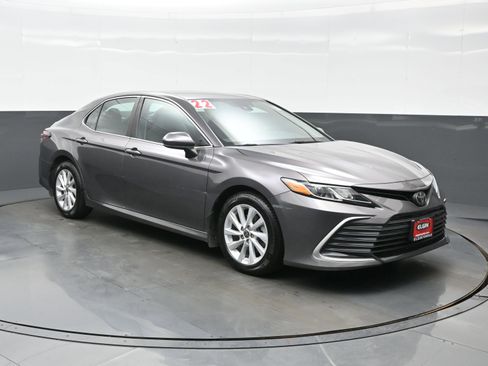 Used 2022 Toyota Camry LE FWD image 8
