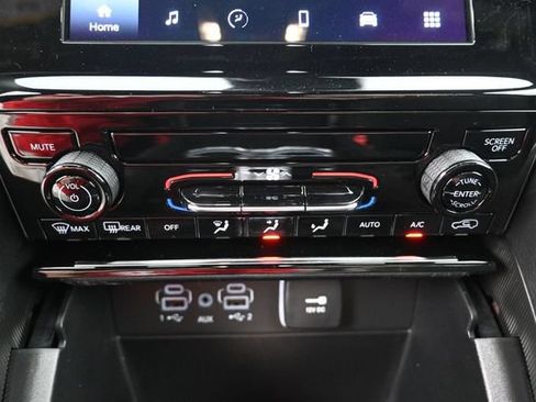 Used 2025 Jeep Grand Cherokee Laredo AWD/4WD image 26
