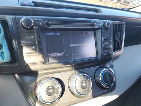 Used 2015 Toyota RAV4 LE image 9