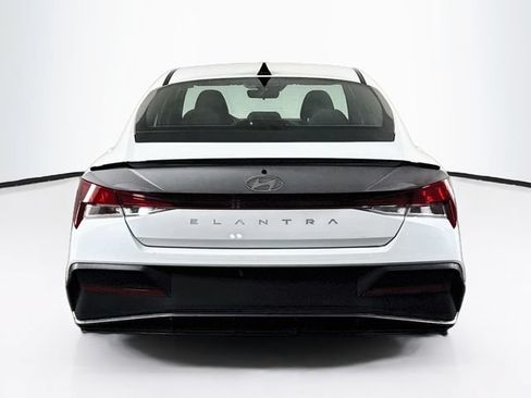 Certified 2025 Hyundai Elantra Sport FWD image 7
