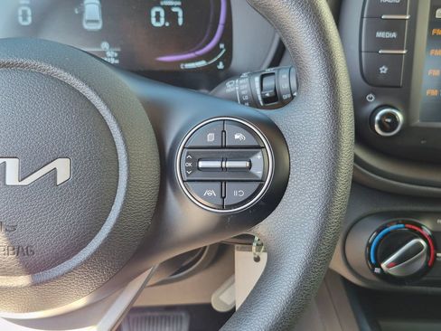 Used 2025 Kia Soul LX w/ LX Technology Package FWD image 18