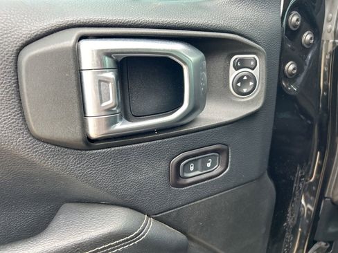 Used 2019 Jeep Wrangler Unlimited Sahara AWD/4WD image 13