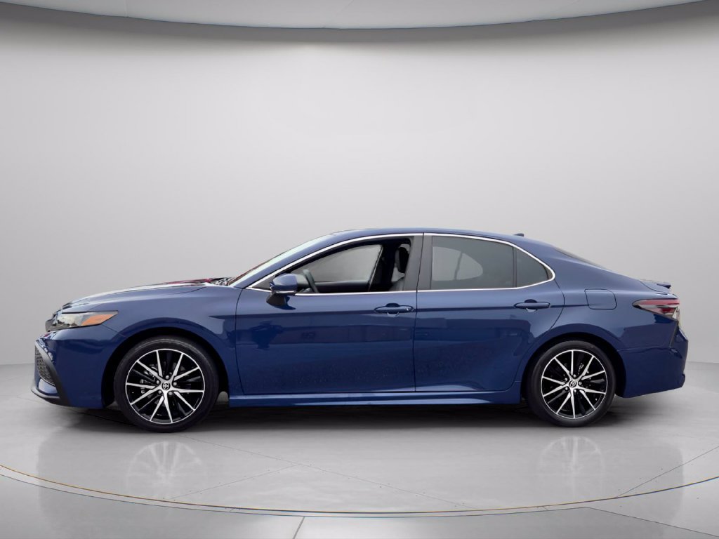 Used 2024 Toyota Camry SE FWD image 3
