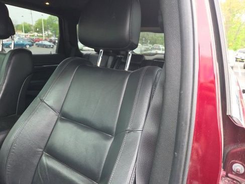 Used 2018 Jeep Grand Cherokee Limited image 3