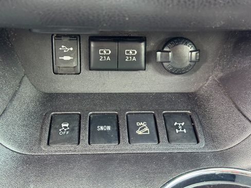 Used 2018 Toyota Highlander Plus AWD/4WD image 26