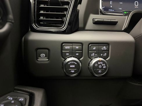 Used 2025 GMC Sierra 1500 AT4X image 32