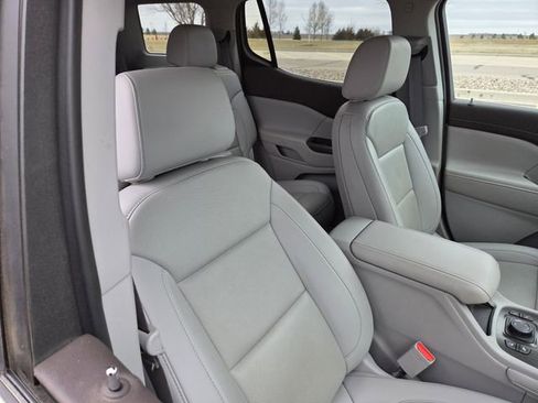 Used 2021 GMC Acadia SLT w/ Technology Package AWD/4WD image 39