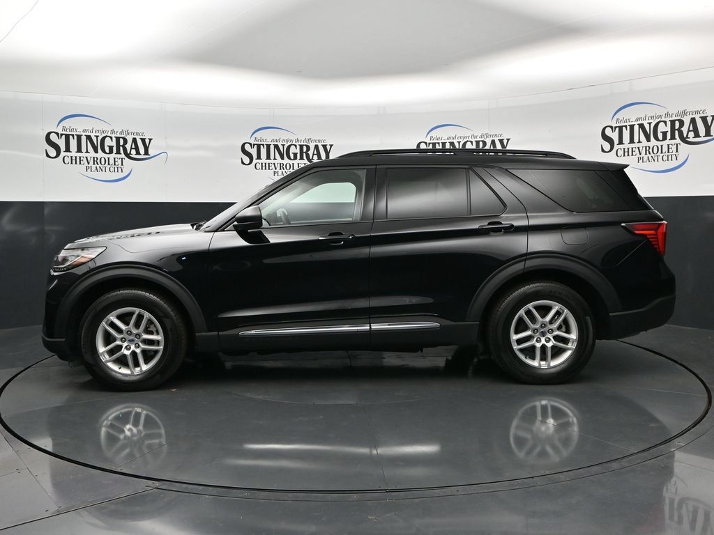 Used 2025 Ford Explorer Active RWD image 4