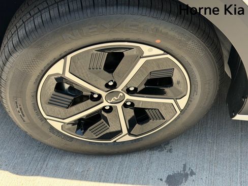 New 2026 Kia Niro EX FWD image 8