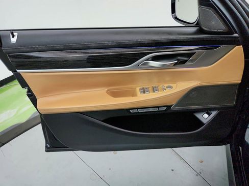 Used 2016 BMW 750i image 24