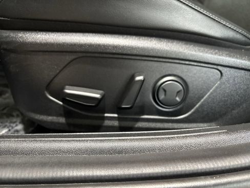 Used 2023 Hyundai Elantra Limited image 12