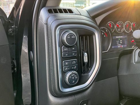 Used 2021 Chevrolet Silverado 1500 LT Trail Boss w/ Convenience Package II image 32