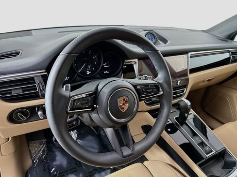 Certified 2026 Porsche Macan image 12