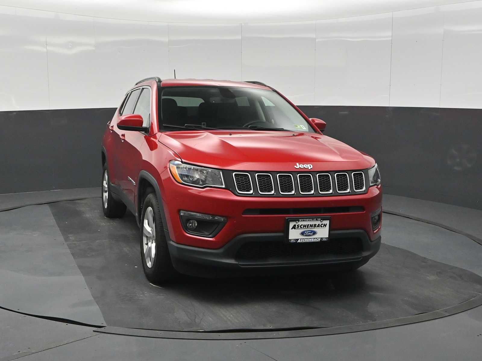 Used 2019 Jeep Compass Latitude w/ Popular Equipment Group AWD/4WD image 3