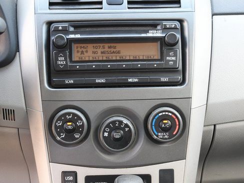 Used 2012 Toyota Corolla LE FWD image 19