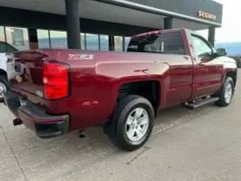 Used 2017 Chevrolet Silverado 1500 LT w/ LT Convenience Package image 9