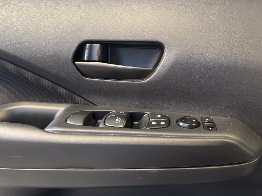 Used 2021 Nissan Kicks S FWD image 19