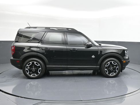 Used 2023 Ford Bronco Sport Outer Banks w/ Tech Package AWD/4WD image 9