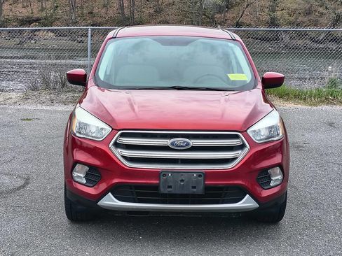 Used 2017 Ford Escape SE w/ SE Cold Weather Package AWD/4WD image 2