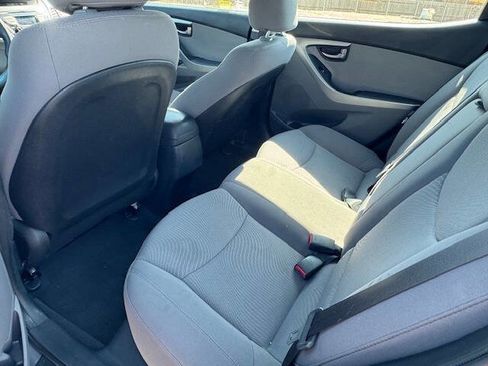 Used 2014 Hyundai Elantra SE image 27