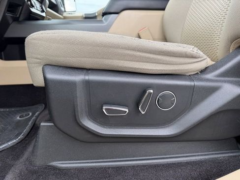 Used 2016 Ford F150 XLT w/ Equipment Group 302A Luxury image 9