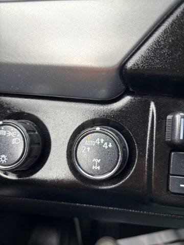 Used 2020 Chevrolet Tahoe LS w/ Max Trailering Package AWD/4WD image 18