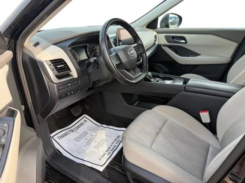 Used 2025 Nissan Rogue SV FWD image 11