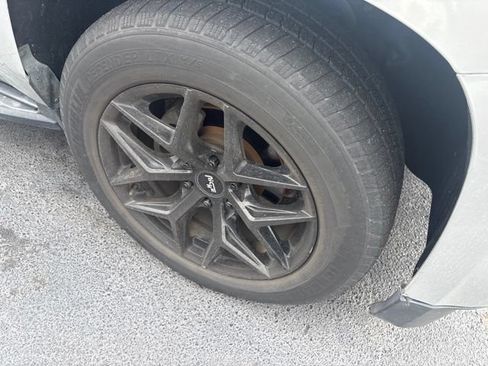 Used 2019 Chevrolet Suburban LT RWD image 4