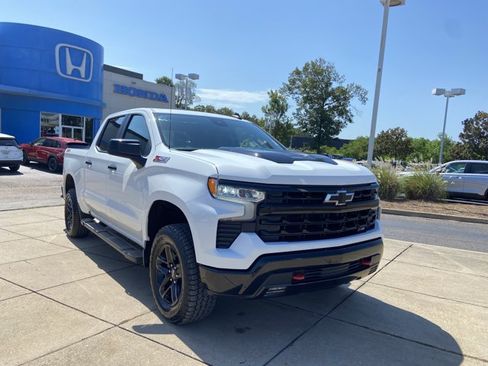 Used 2023 Chevrolet Silverado 1500 LT Trail Boss w/ Protection Package AWD/4WD image 2