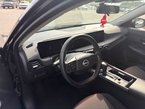 Used 2026 Nissan Sentra SR w/ Floor Mat Package FWD image 4