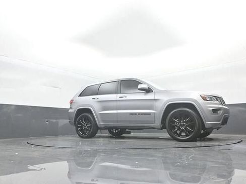 Used 2020 Jeep Grand Cherokee Altitude AWD/4WD image 35