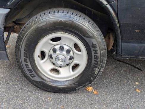 Used 2017 Chevrolet Express 2500 image 9