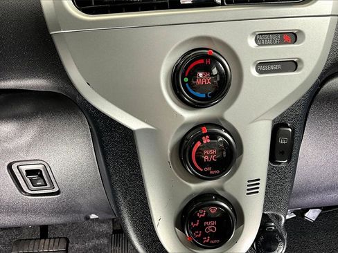 Used 2012 Mitsubishi i ES image 11