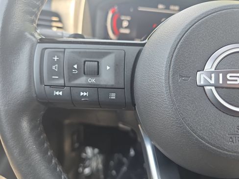 Used 2023 Nissan Rogue Platinum FWD image 17