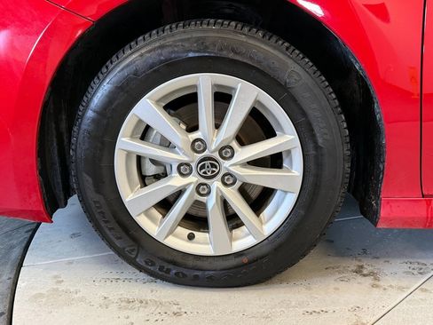 Used 2025 Toyota Camry LE w/ Convenience Package image 27