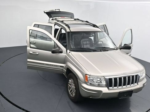 Used 2004 Jeep Grand Cherokee Limited w/ Trailer Tow Group IV AWD/4WD image 25